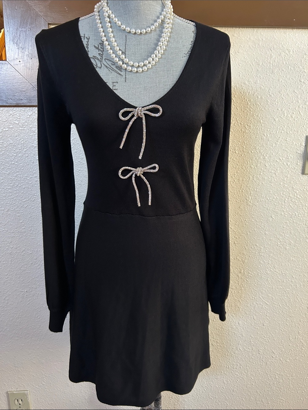 Chic Black Long-Sleeve Knit Dress with Bow Accents